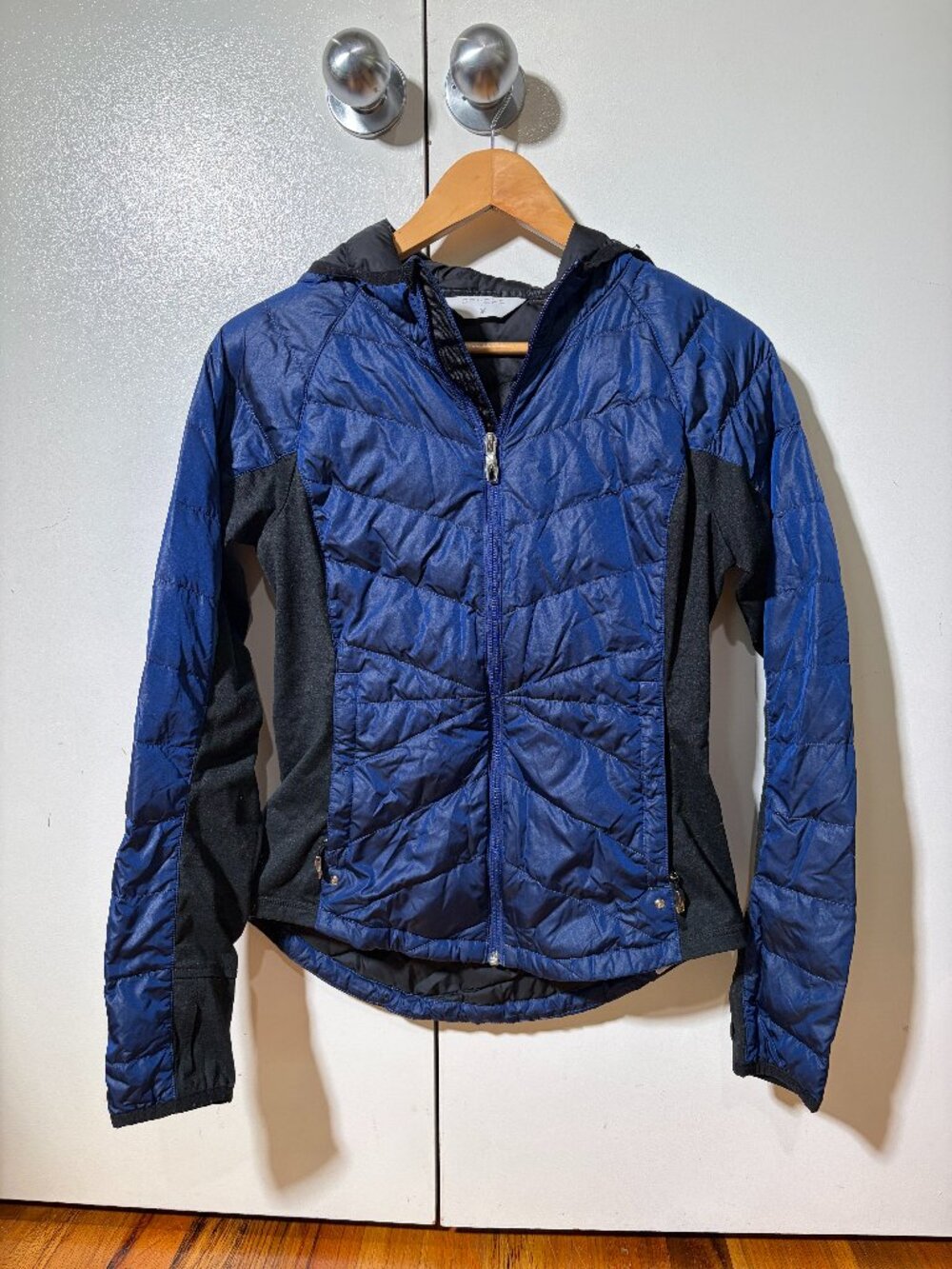 Spyder Puffer Jacket zip up with hood.